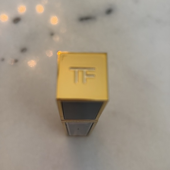 Tom Ford Lip Gloss Luxe in Sunrise Pink 022 ( Mauve) - Picture 10 of 10